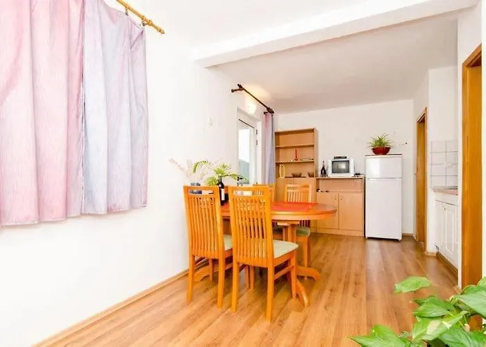 Ere Zuronja-one-bedroom With Sea View 3 Putniković